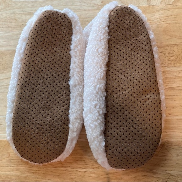 Source Unknown Cream Fleece Slippers - Picture 4 of 4